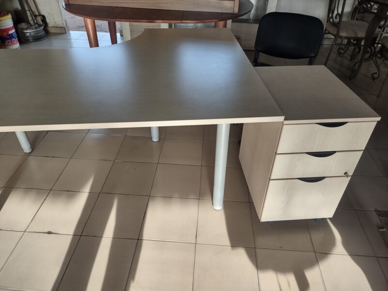 Bureau Professionnel Fonctionnel avec Caisson de Rangement